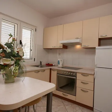 Lägenhet With A Parking Space - 6640 *