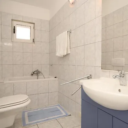 Lägenhet With A Parking Space - 6640 *