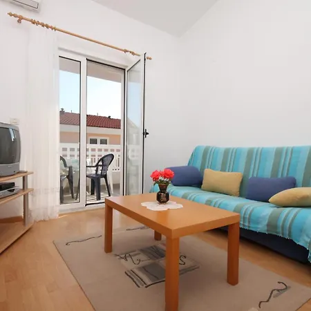 With A Parking Space - 6640